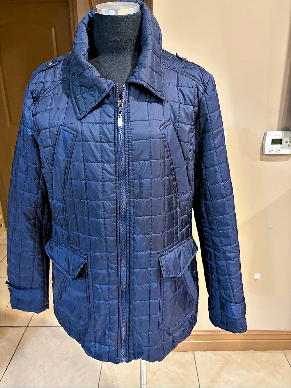 Lady von Hart Quilted Puffer Jacket in Blue Size Large